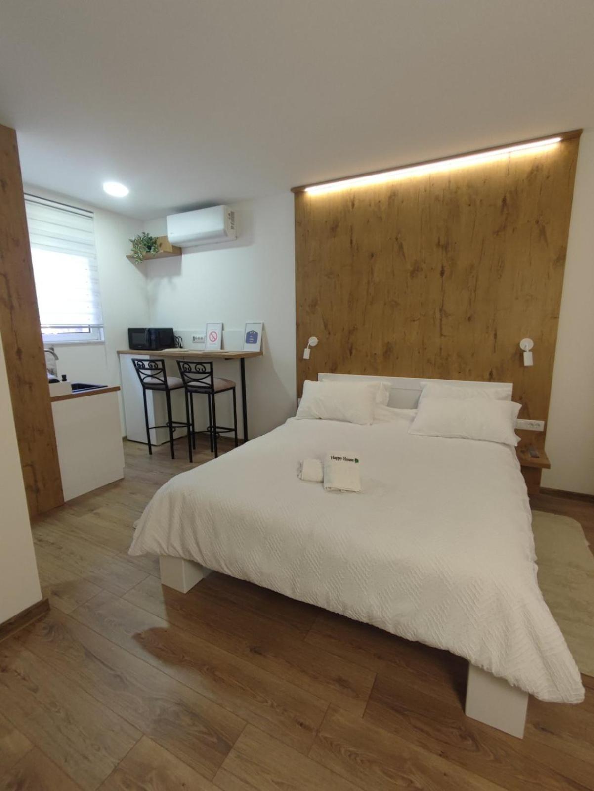 Apartmani Happy House Surčin Eksteriør bilde