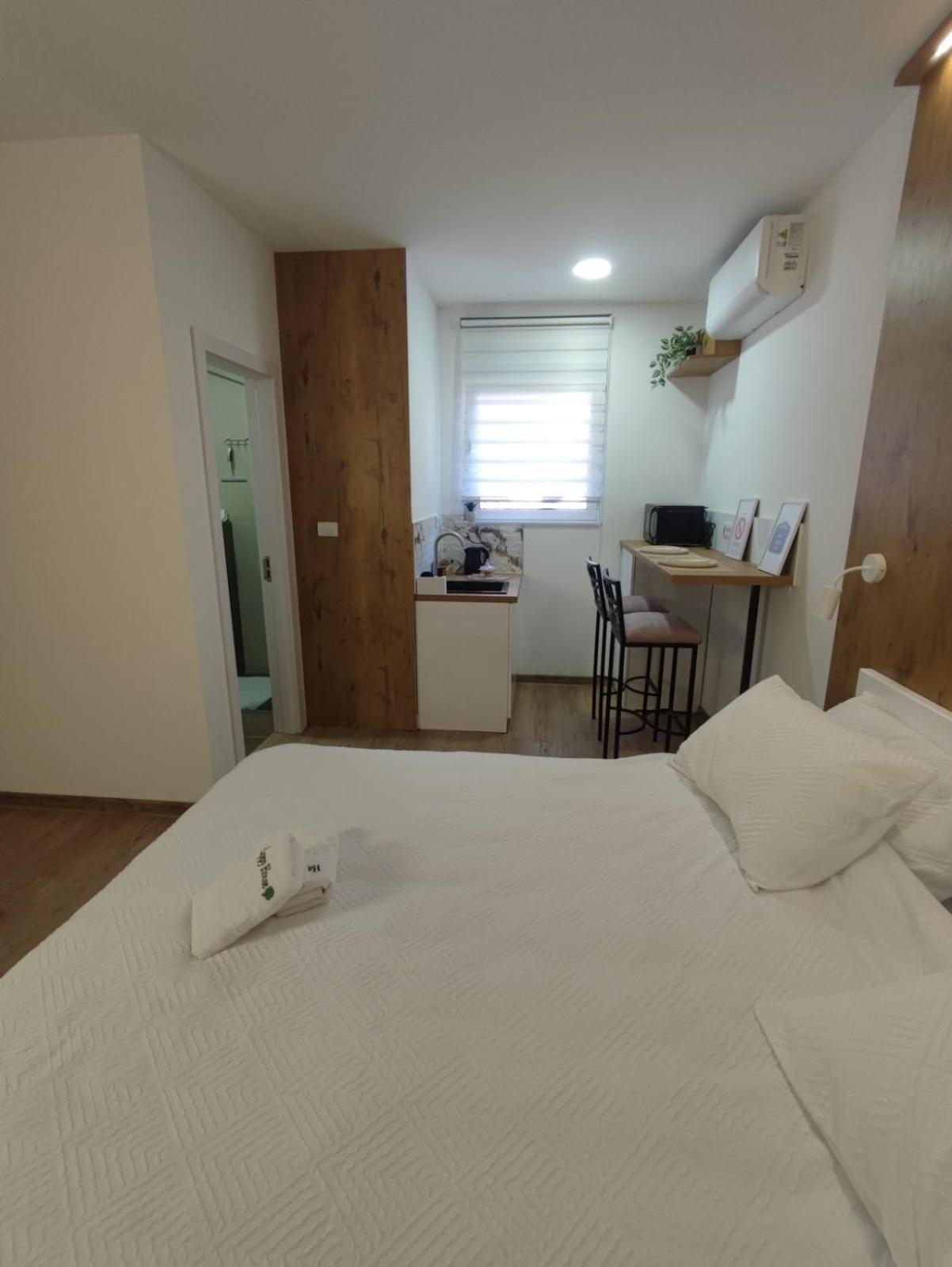 Apartmani Happy House Surčin Eksteriør bilde